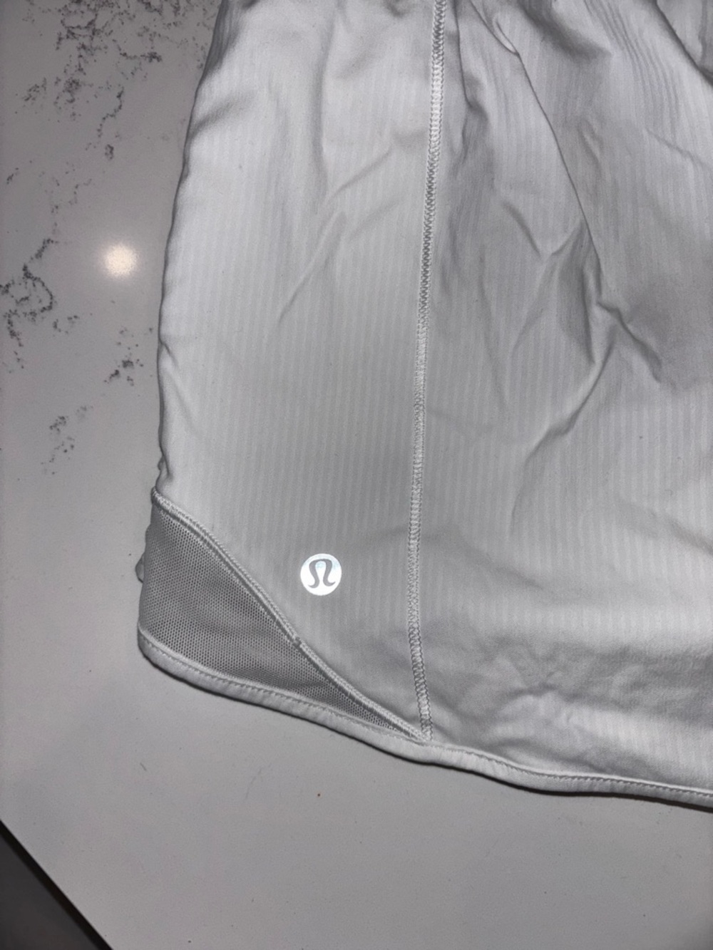 Lululemon Athletica White Mid-Rise 4inch Hotty Hot short - Picture 4 of 4